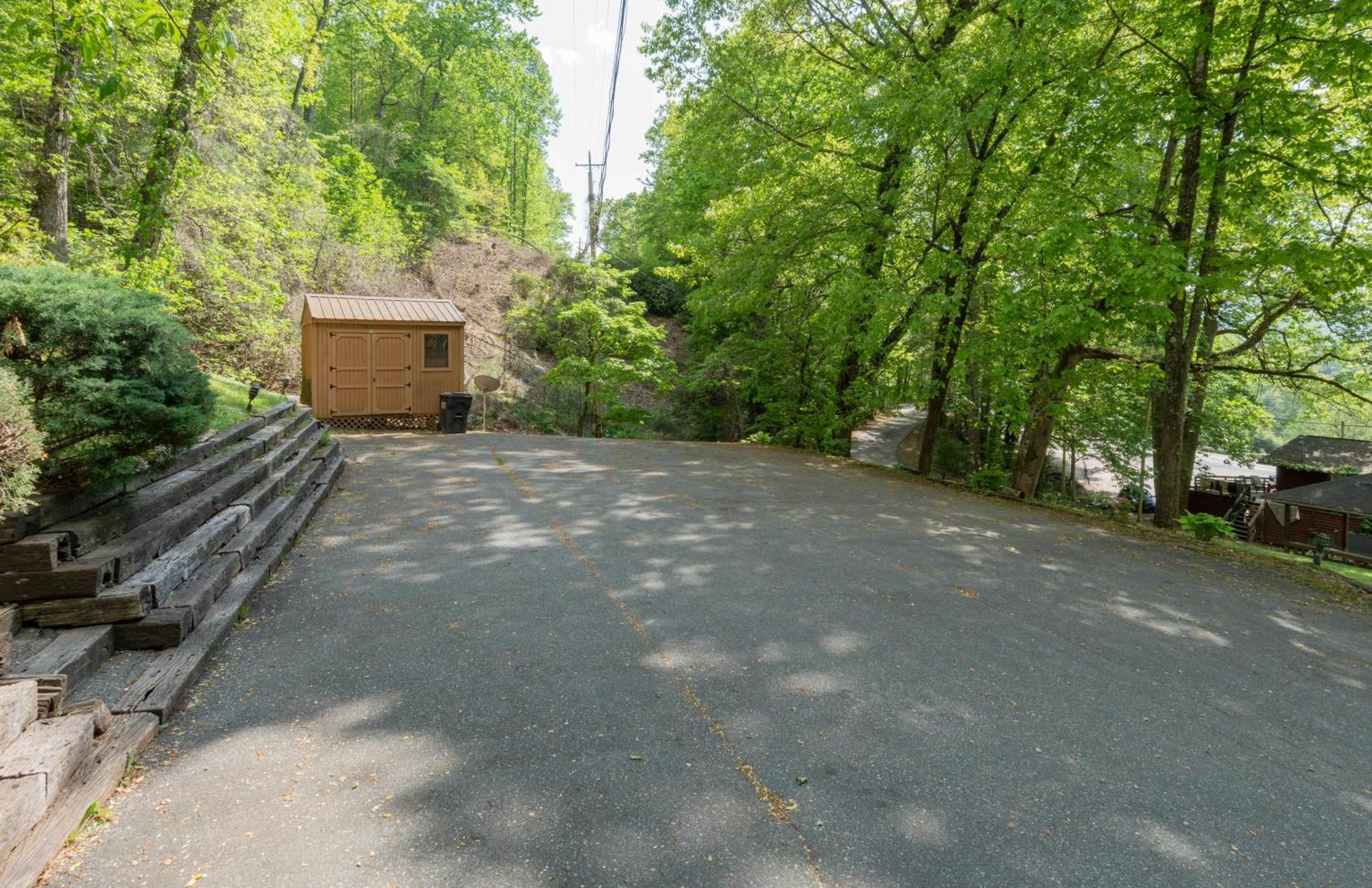 The Mountain Forager Cabin, Bryson Nc * Bryson City